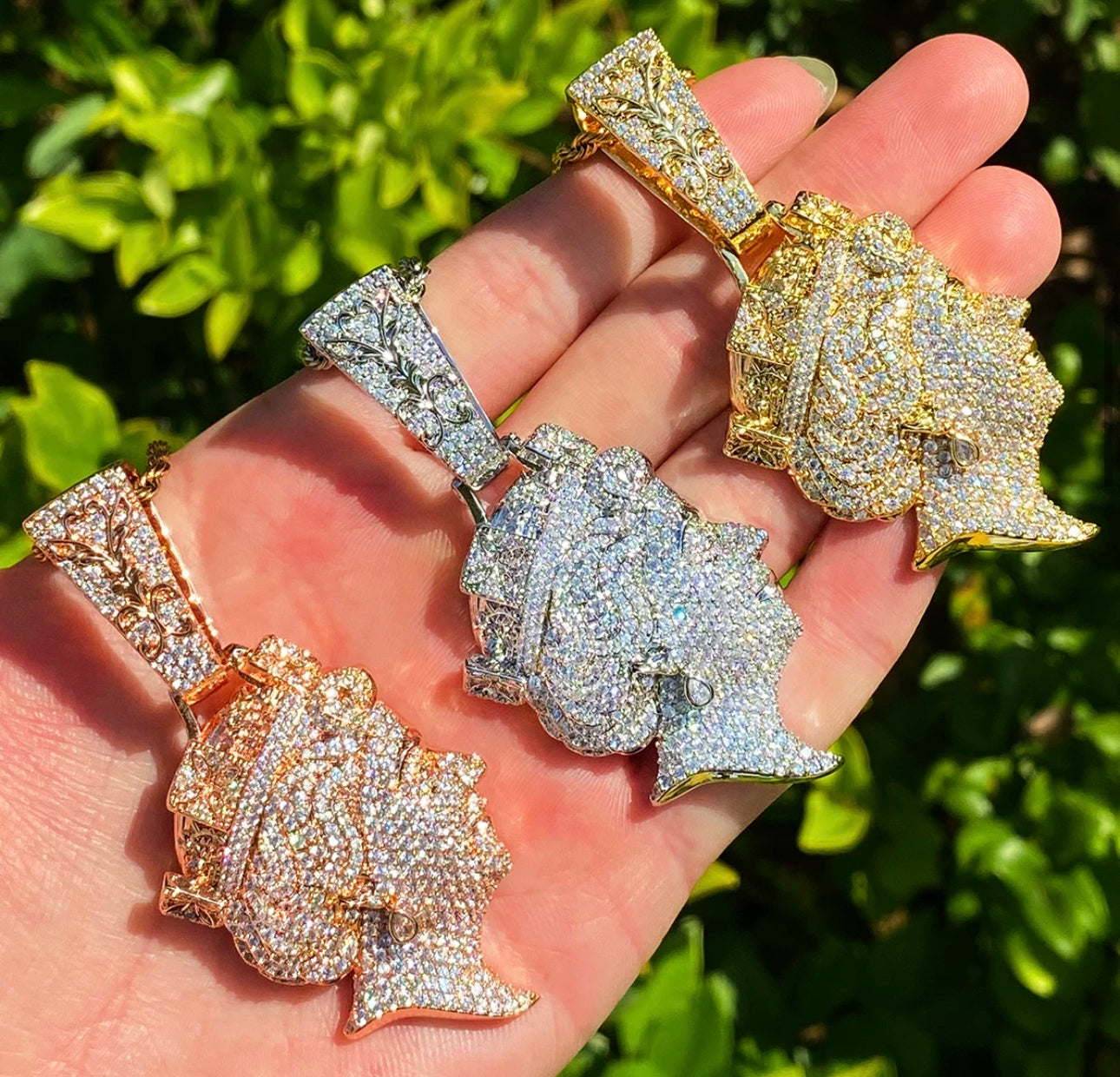 Queen pendant